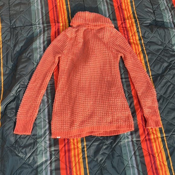 Good condition. Ripcurl orange/peach cardigan sweater. So comfy/cozy. - Picture 3 of 3